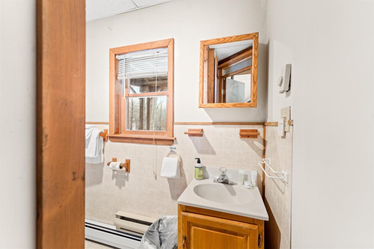 River Road Treehouse Retreat Warrensburg Εξωτερικό φωτογραφία
